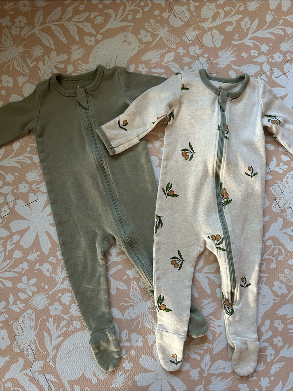 Organic cotton Olive and Cream Baby Footed One-Pieces - 2-Pack